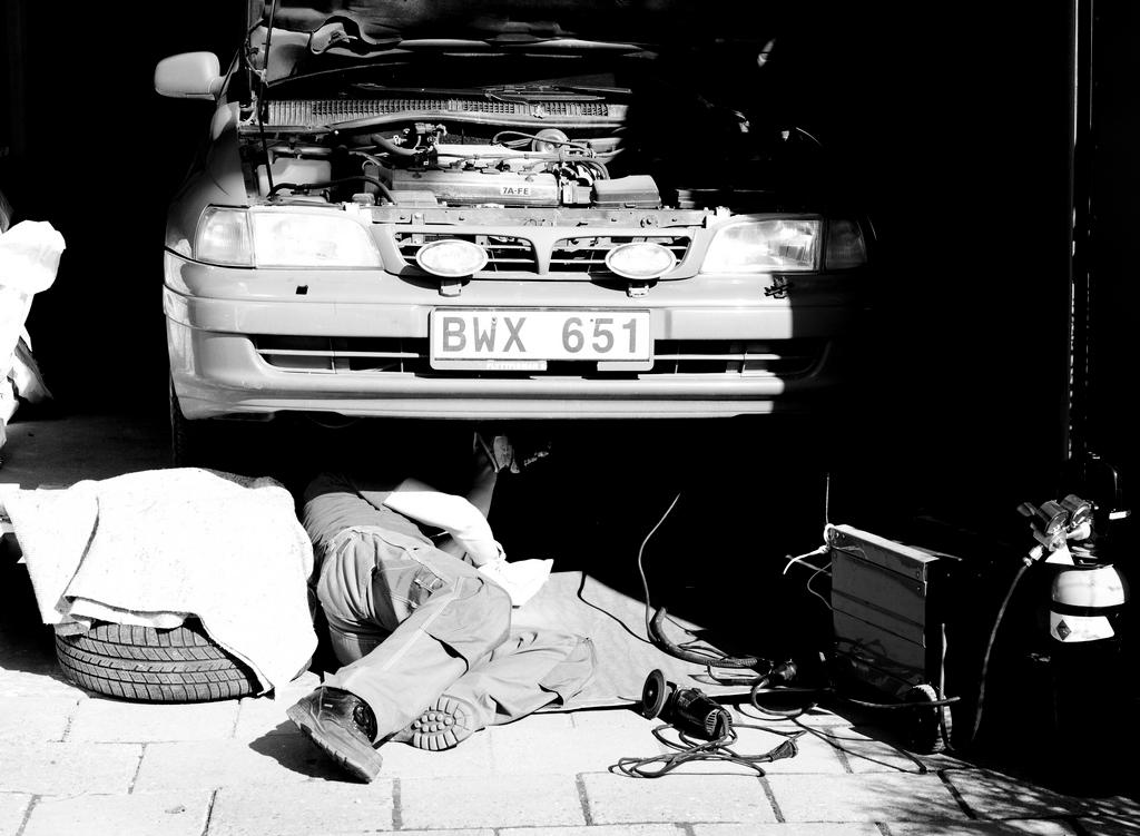 Gaping car by ollesvensson