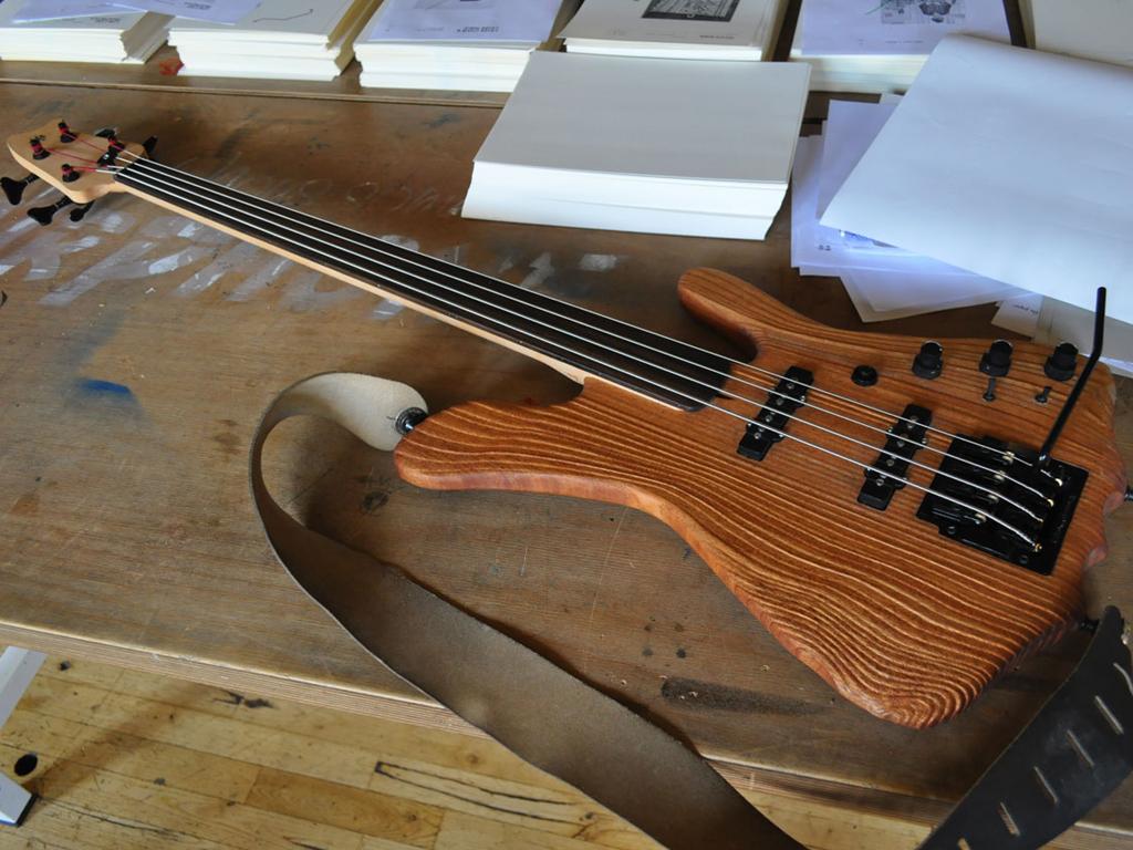 3D bass guitar