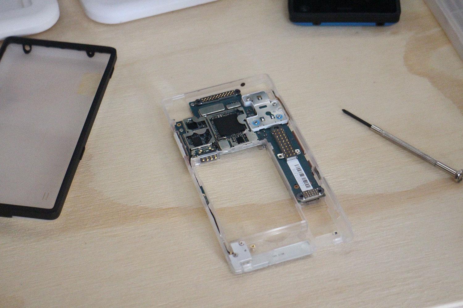 Fairphone 2 interior