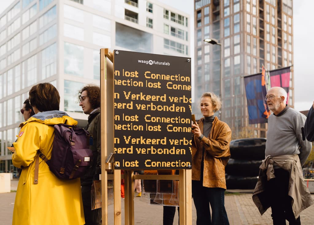 Foto van Verkeerd verbonden bord Dutch Design Week